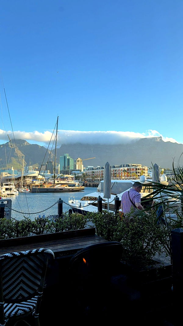 meelahrobbins image ~ Altpins