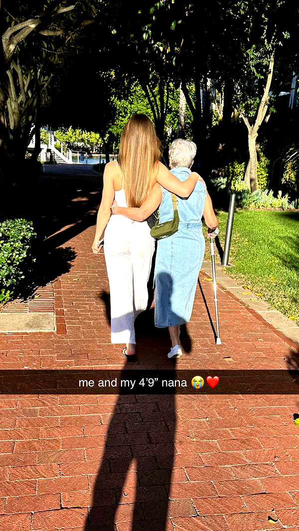 meelahrobbins image ~ Altpins