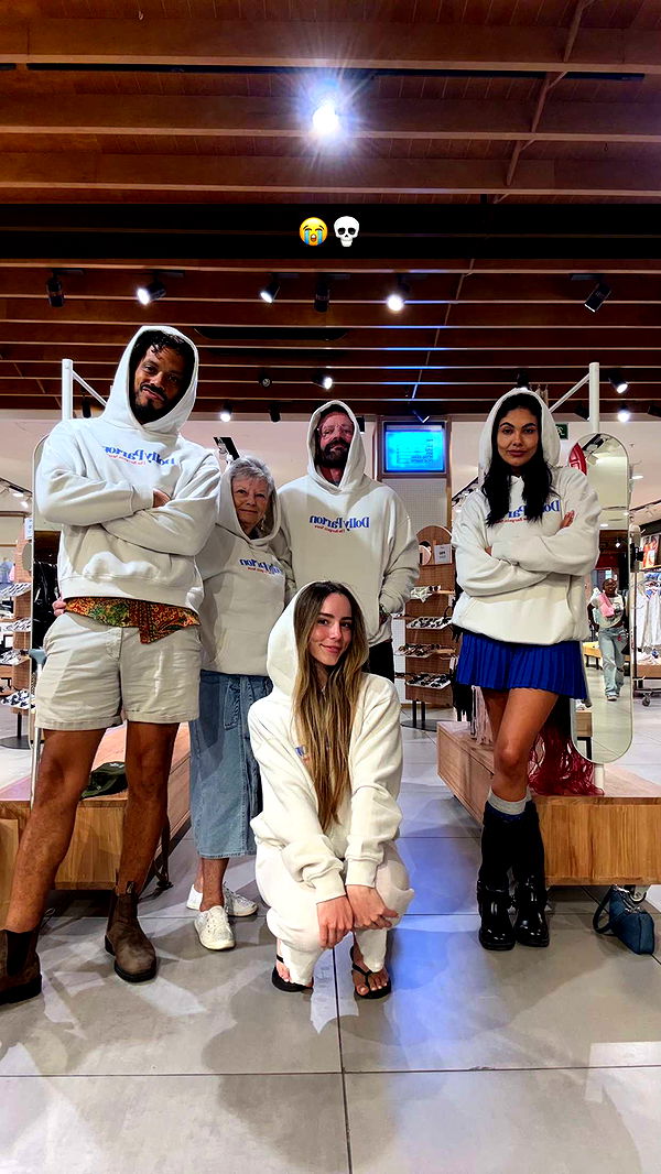 meelahrobbins image ~ Altpins