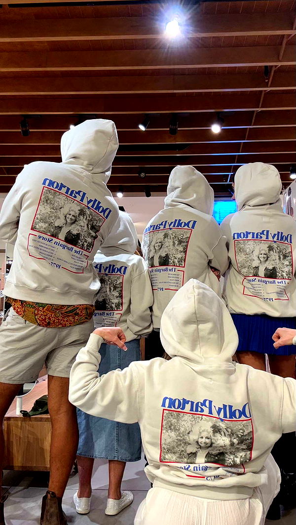 meelahrobbins image ~ Altpins