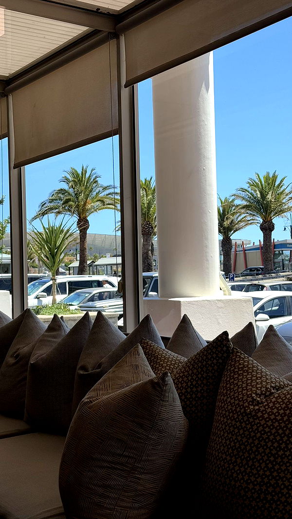 meelahrobbins image ~ Altpins