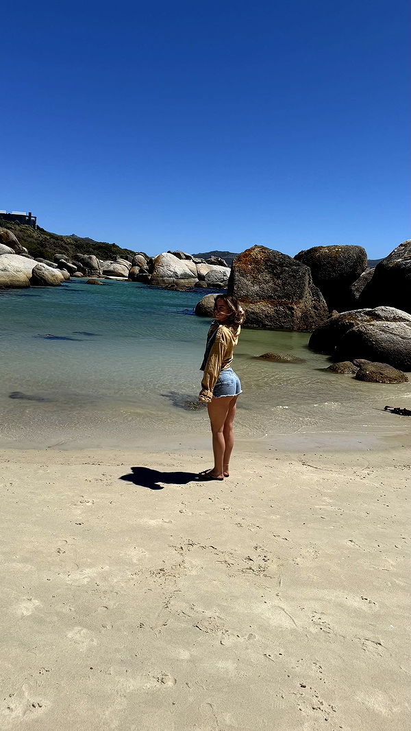 meelahrobbins image ~ Altpins