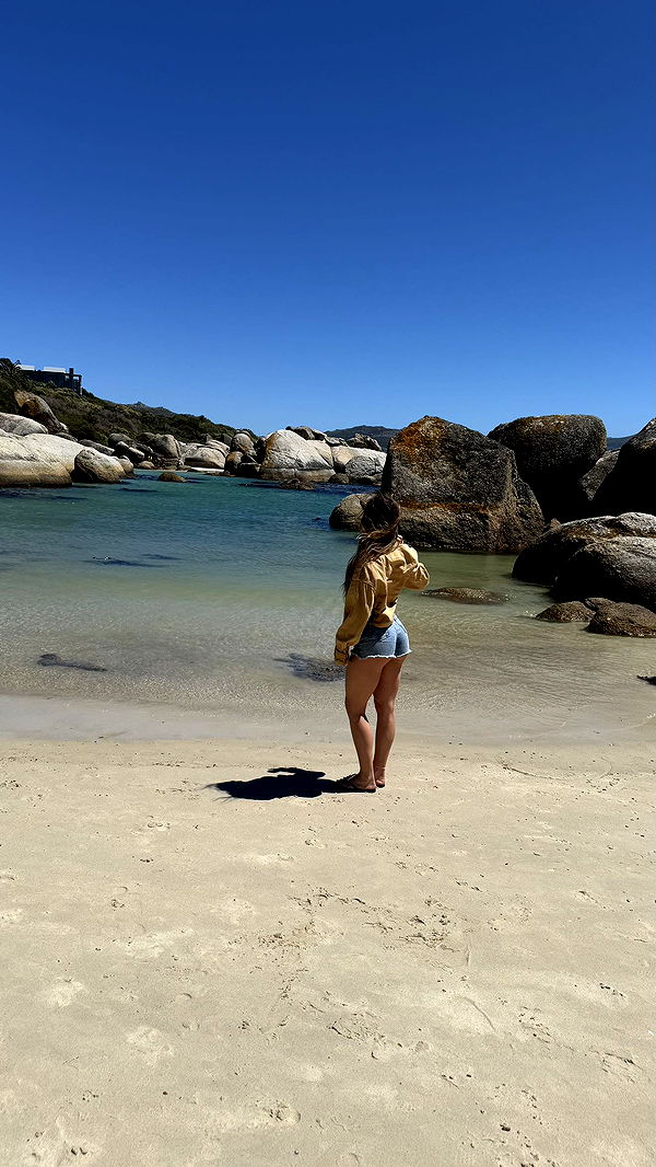 meelahrobbins image ~ Altpins