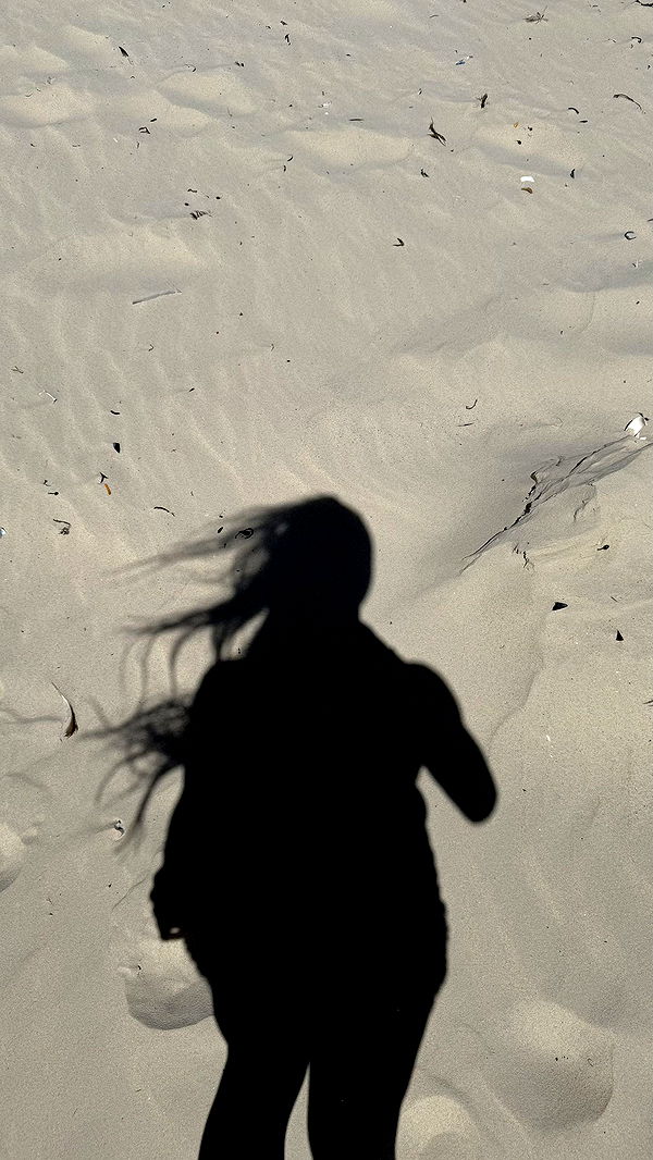 meelahrobbins image ~ Altpins