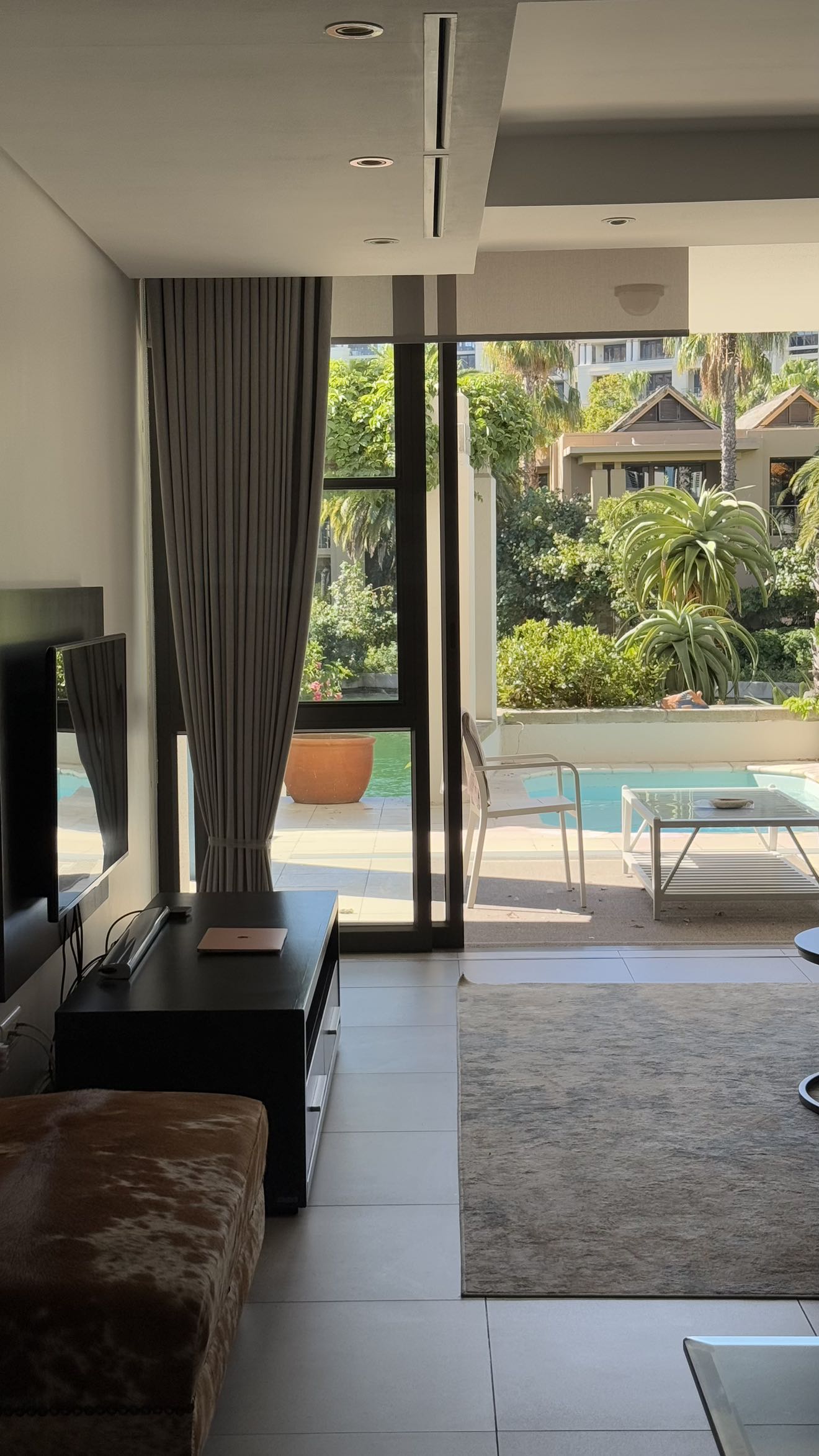 meelahrobbins snapchat image archive image