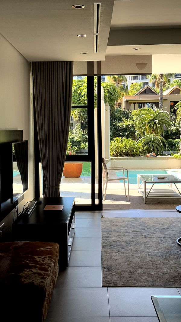 meelahrobbins image ~ Altpins