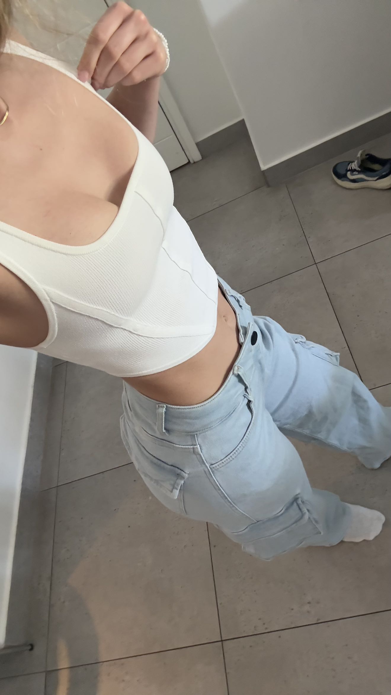 meelahrobbins snapchat image archive image