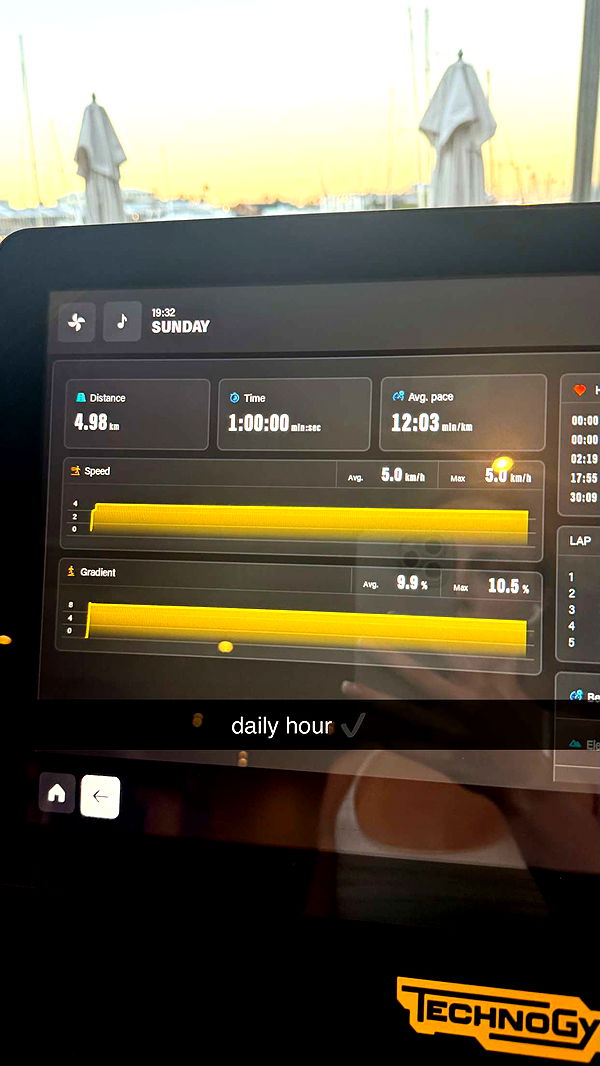 meelahrobbins image ~ Altpins