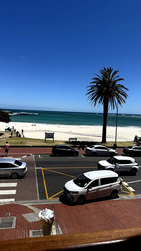 meelahrobbins image ~ Altpins