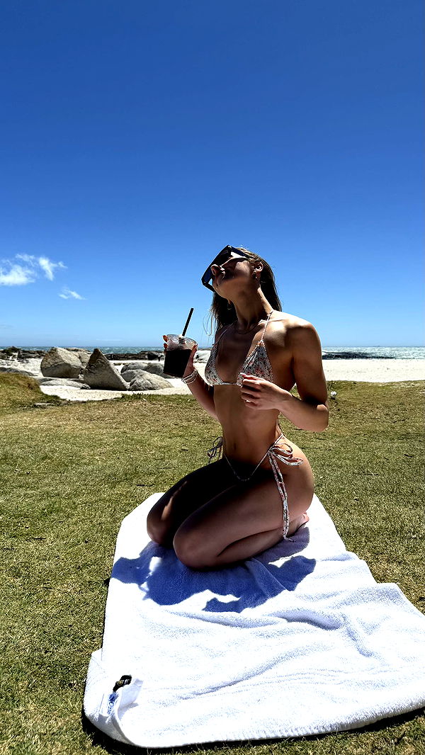 meelahrobbins image ~ Altpins