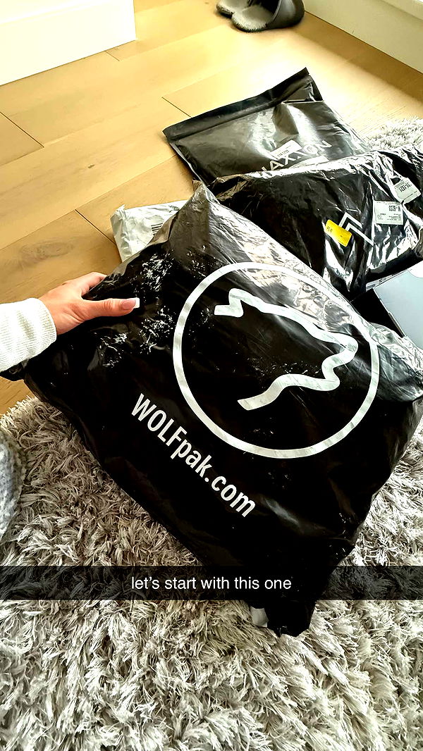 meelahrobbins image ~ Altpins