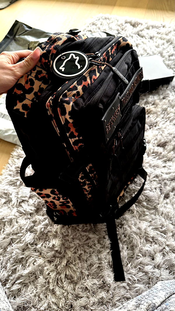 meelahrobbins image ~ Altpins