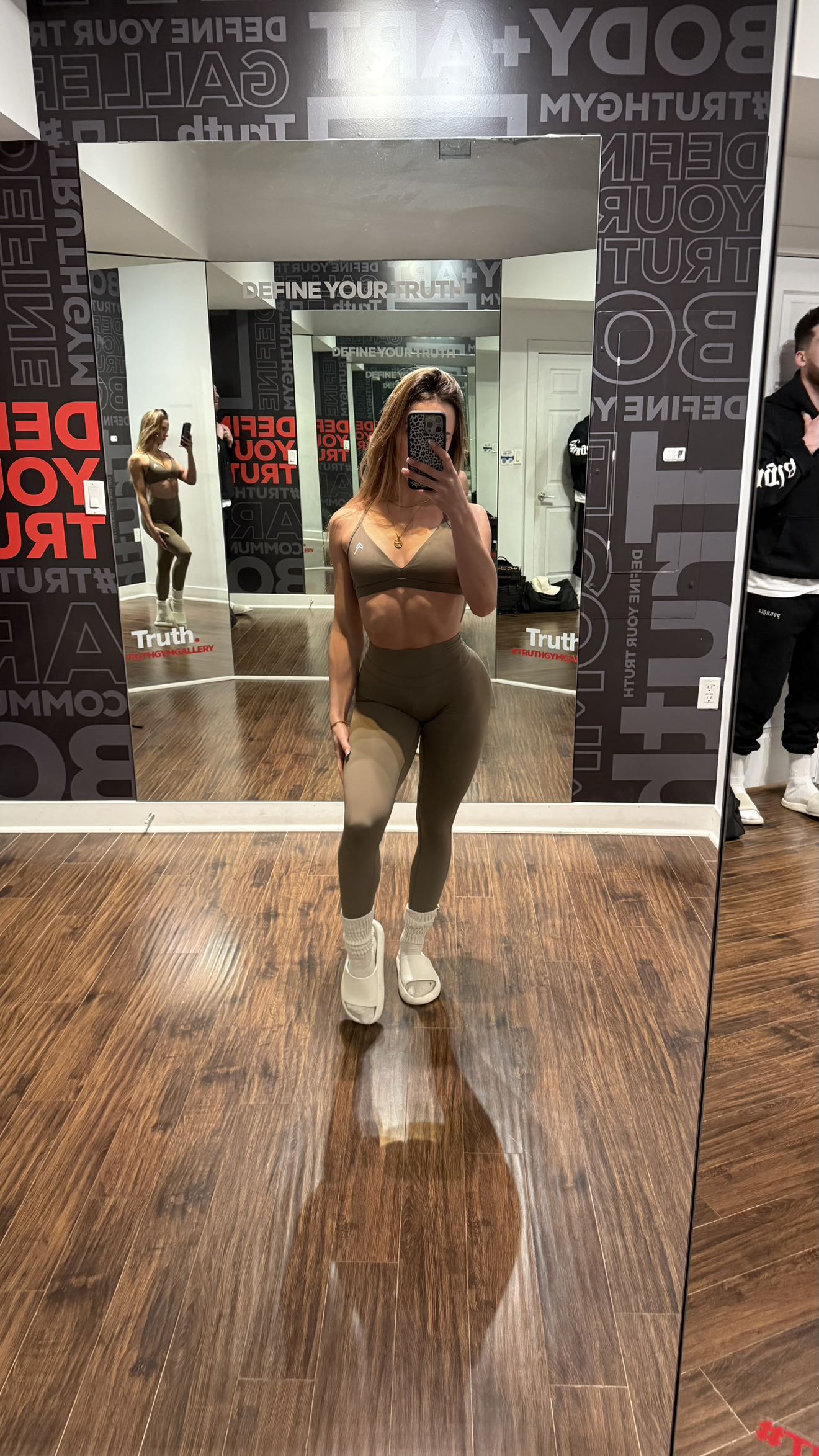 meelahrobbins snapchat image archive image