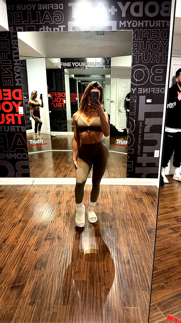 meelahrobbins image ~ Altpins