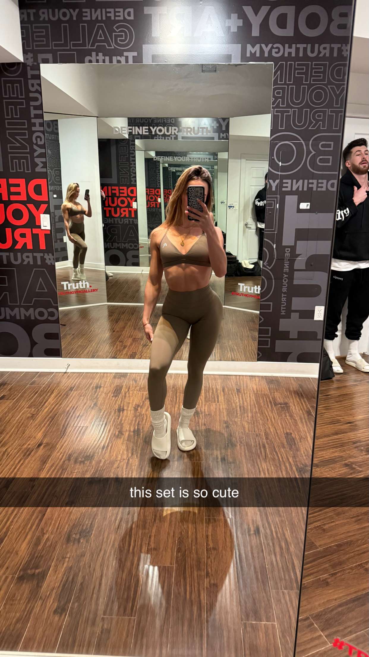 meelahrobbins snapchat image archive image