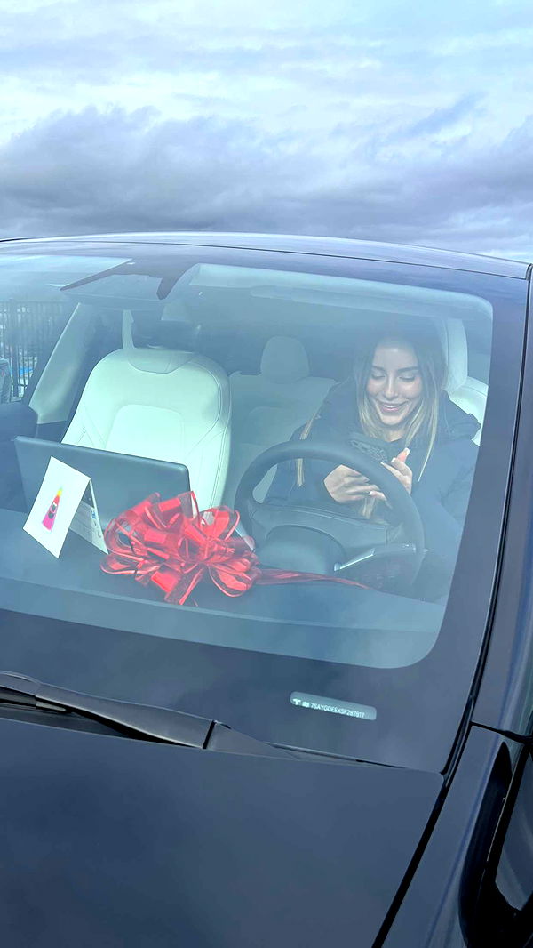 meelahrobbins image ~ Altpins