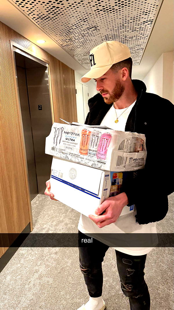 meelahrobbins image ~ Altpins