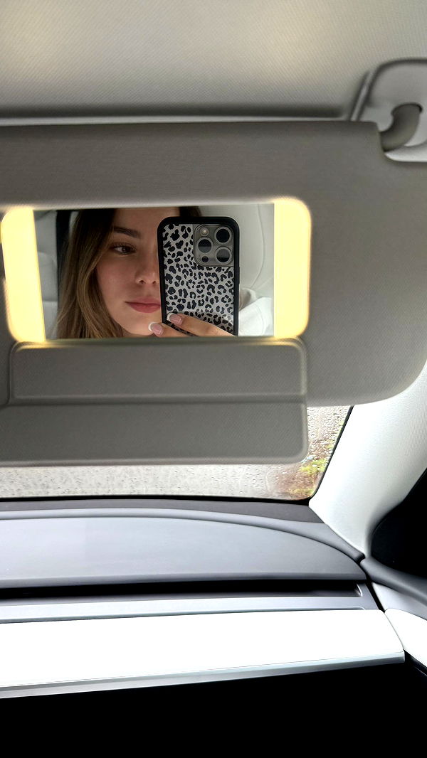 meelahrobbins image ~ Altpins