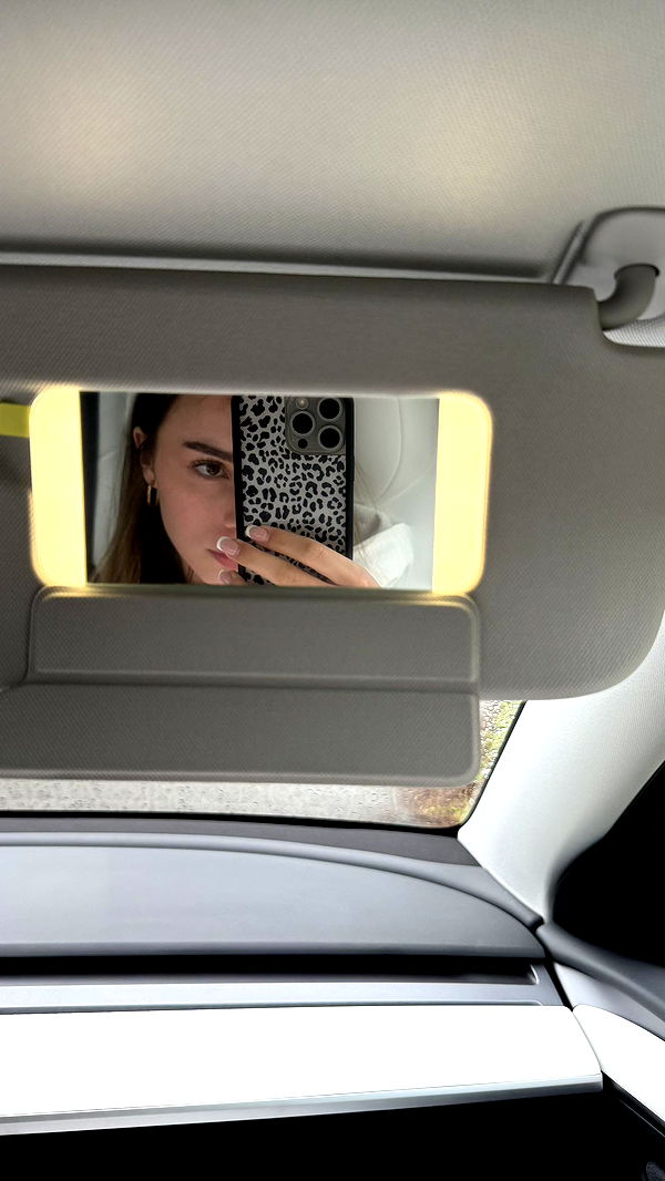 meelahrobbins image ~ Altpins