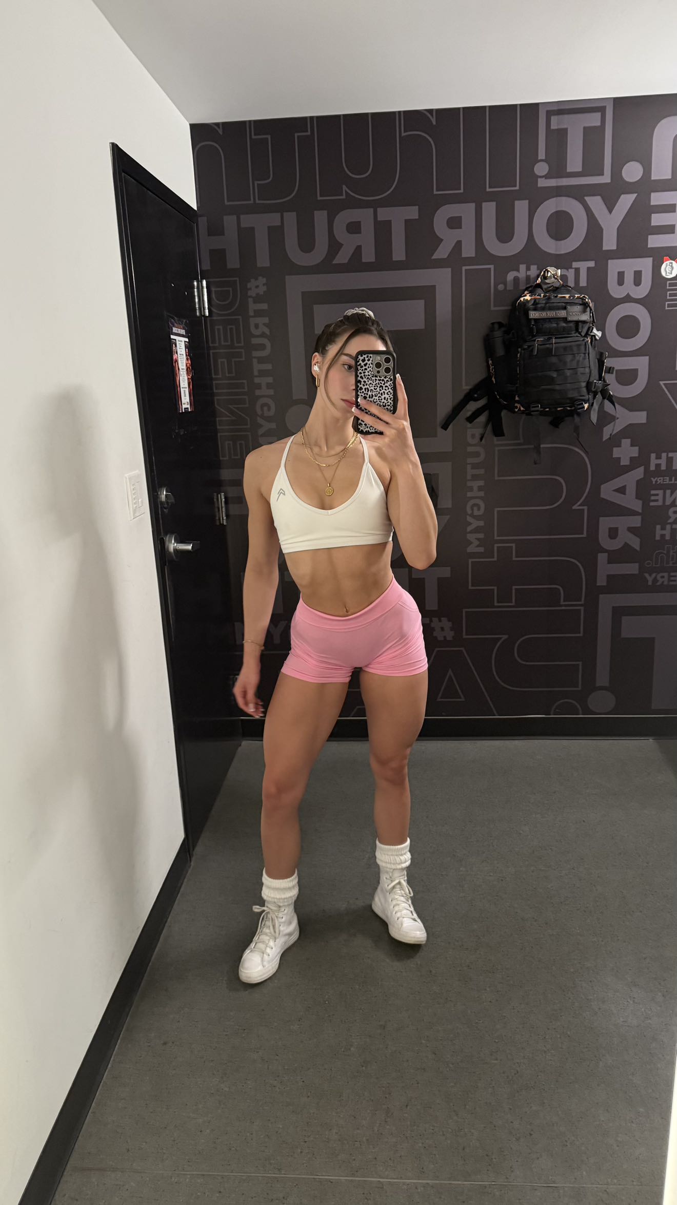 meelahrobbins snapchat image archive image