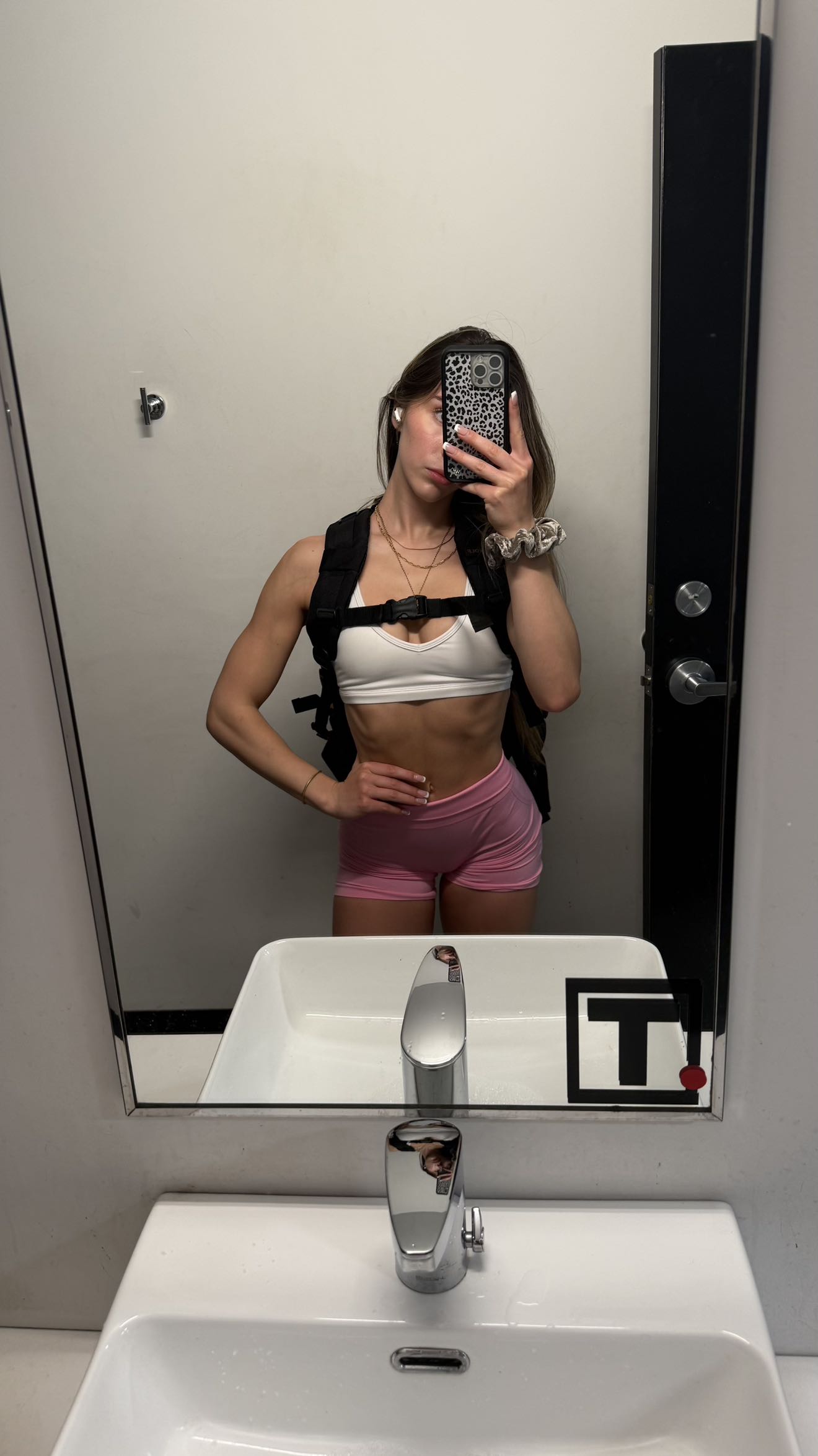 meelahrobbins snapchat image archive image