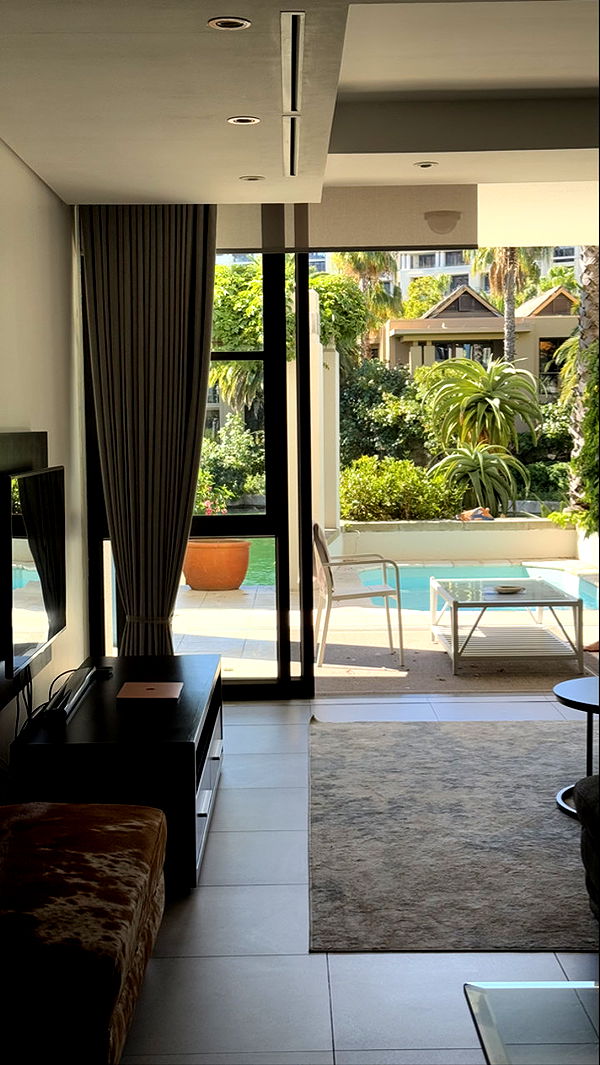 meelahrobbins image ~ Altpins