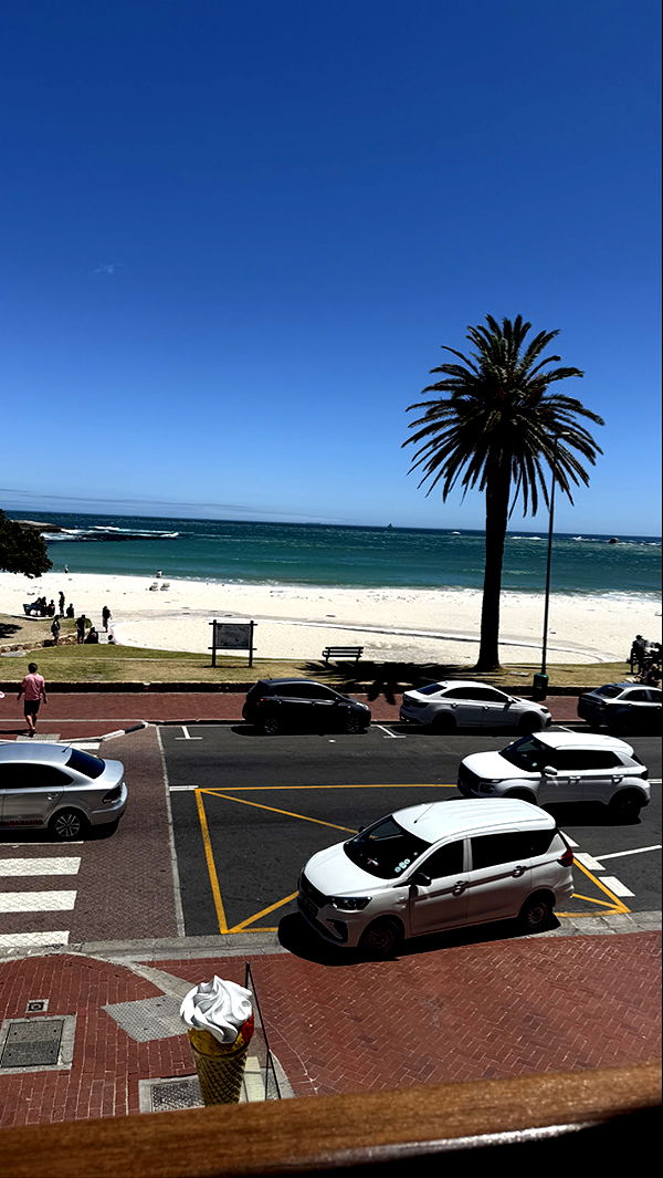 meelahrobbins image ~ Altpins