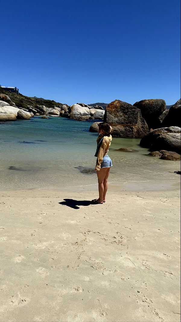 meelahrobbins image ~ Altpins