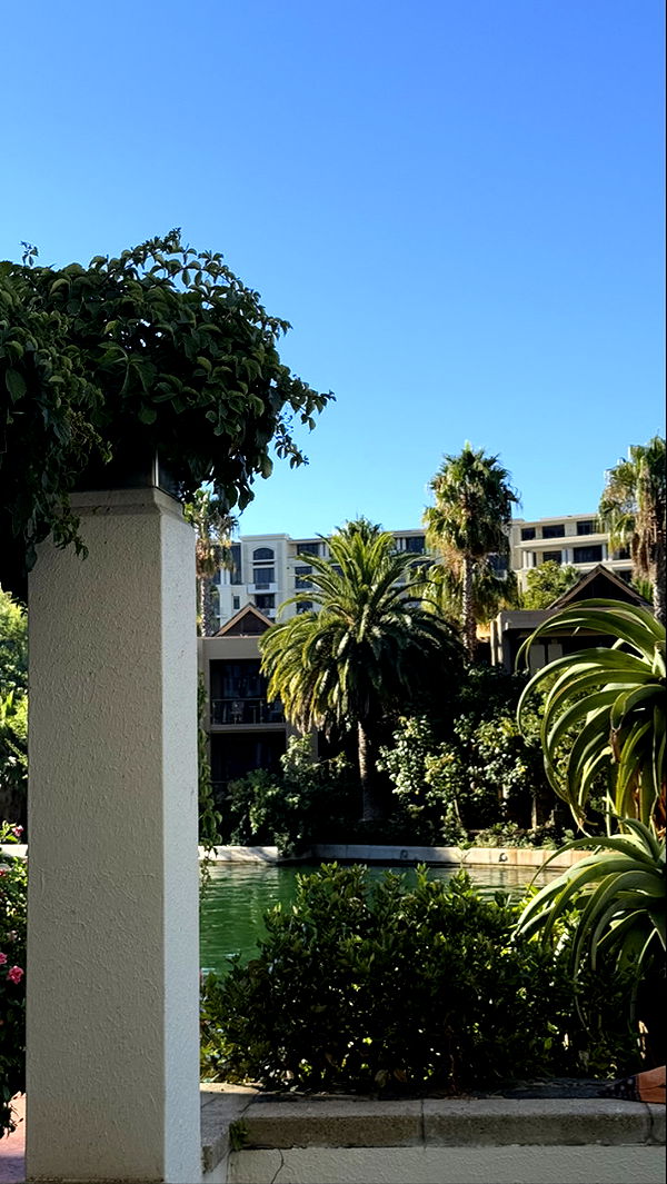 meelahrobbins image ~ Altpins