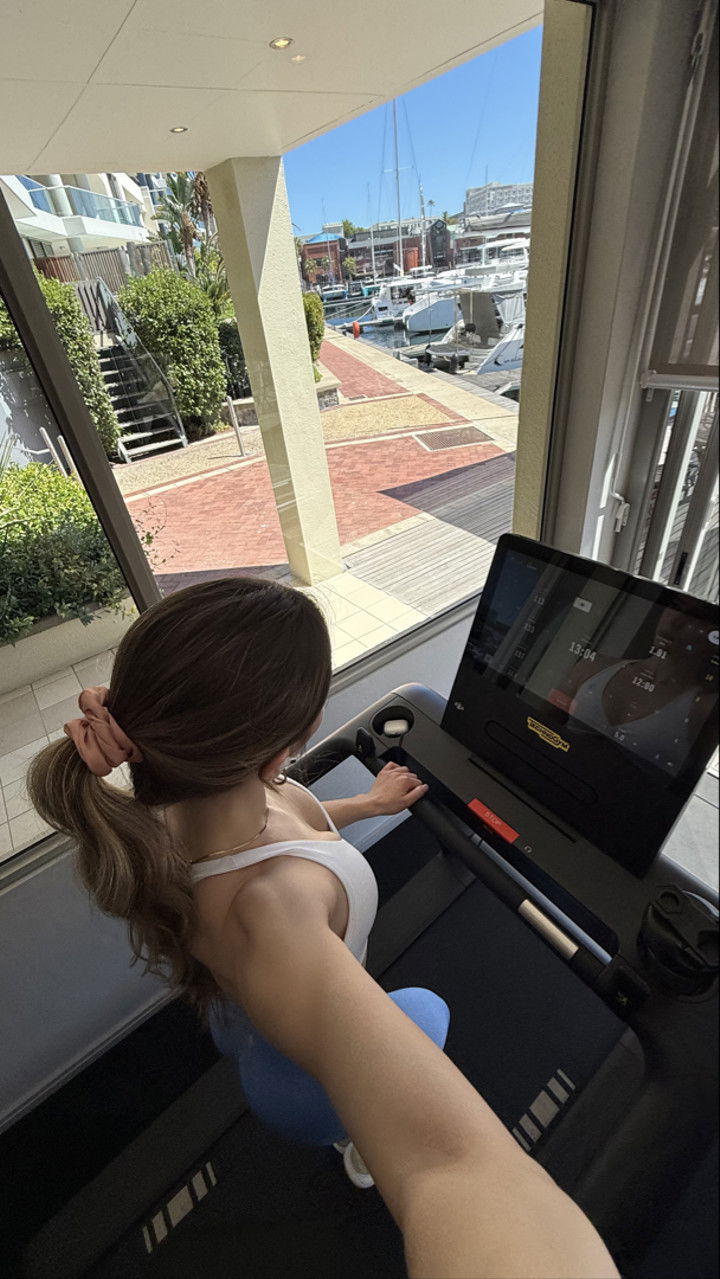 meelahrobbins snapchat image archive image