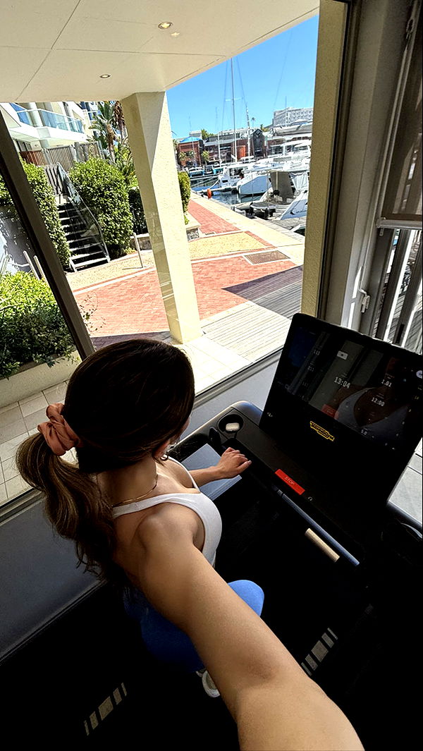 meelahrobbins image ~ Altpins