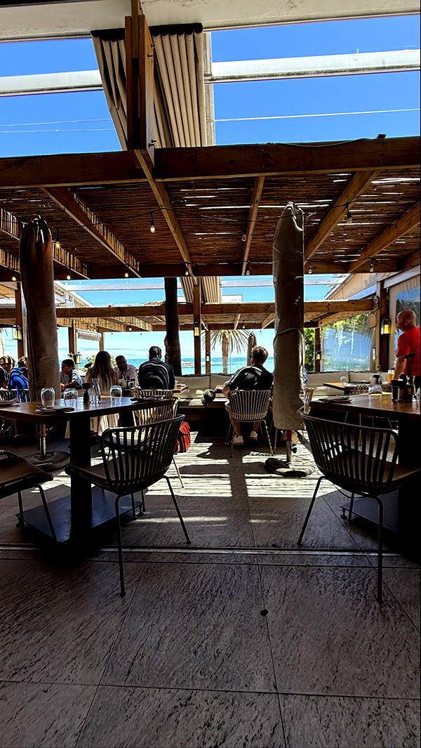 meelahrobbins image ~ Altpins