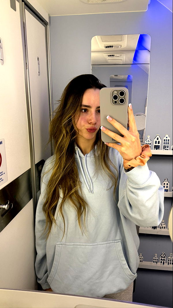 meelahrobbins image ~ Altpins