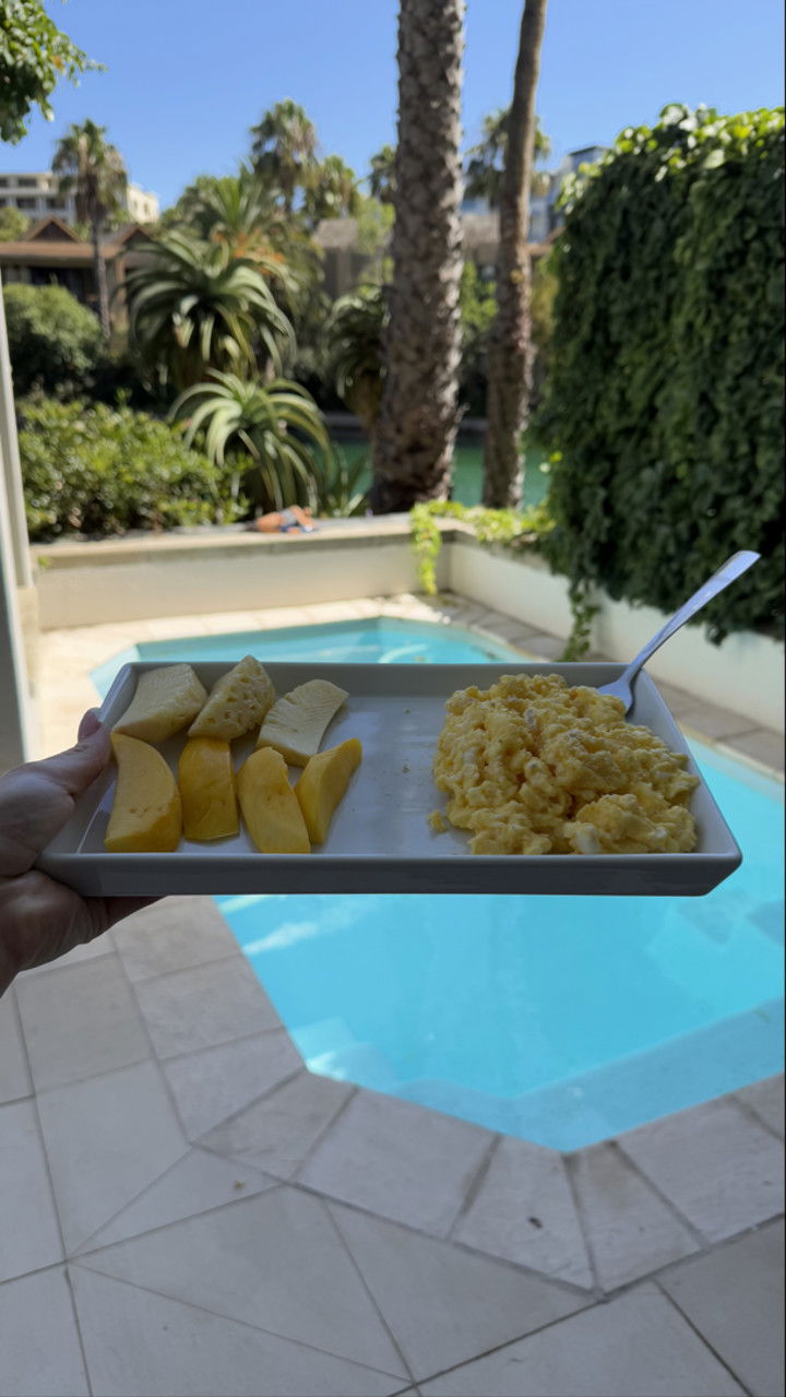 meelahrobbins snapchat image archive image