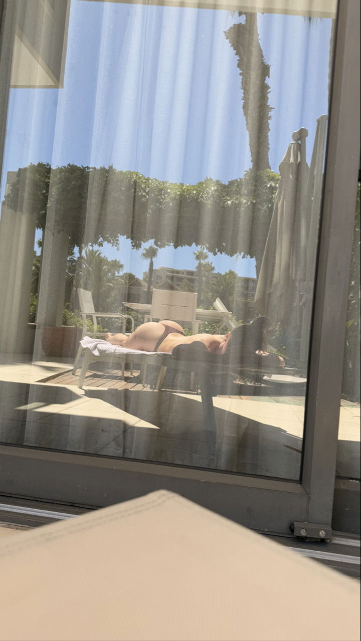 meelahrobbins snapchat image archive image