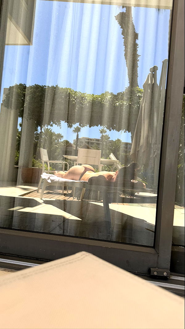 meelahrobbins image ~ Altpins