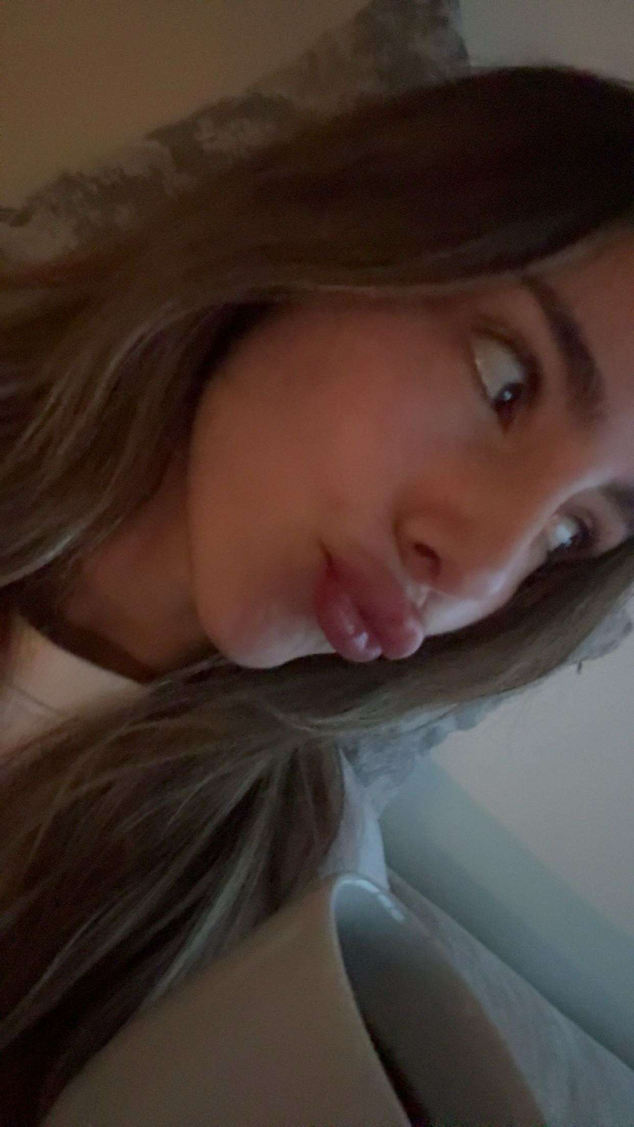 meelahrobbins snapchat image archive image