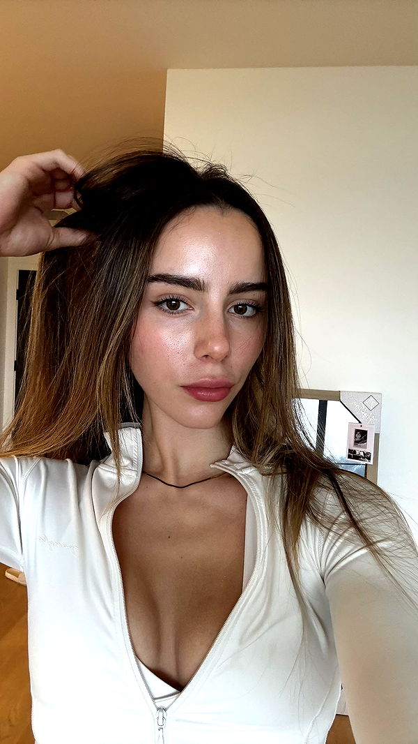 meelahrobbins image ~ Altpins