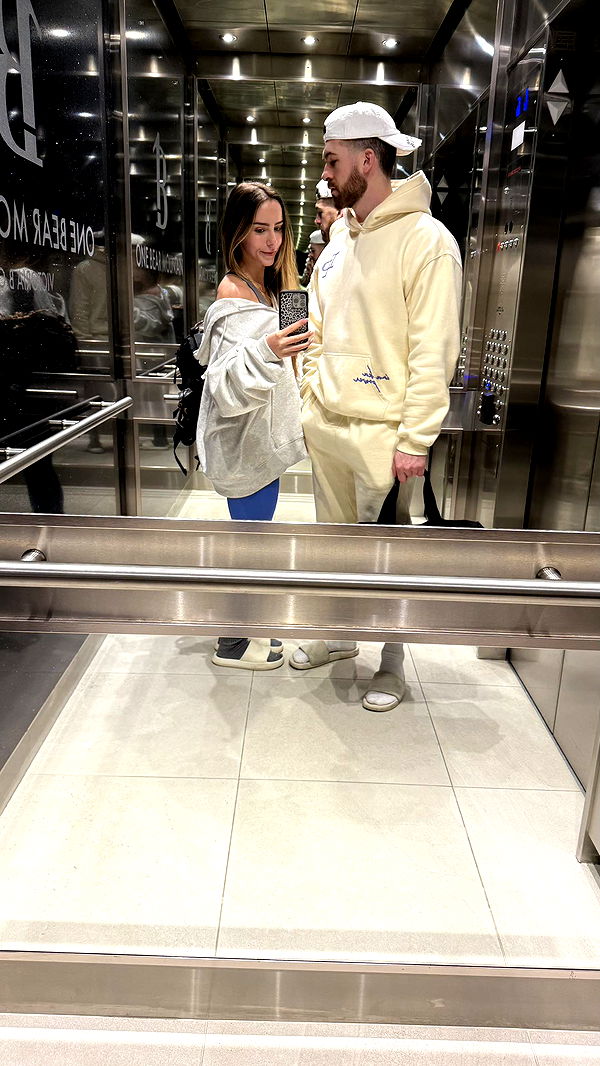 meelahrobbins image ~ Altpins