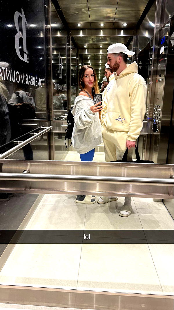 meelahrobbins image ~ Altpins