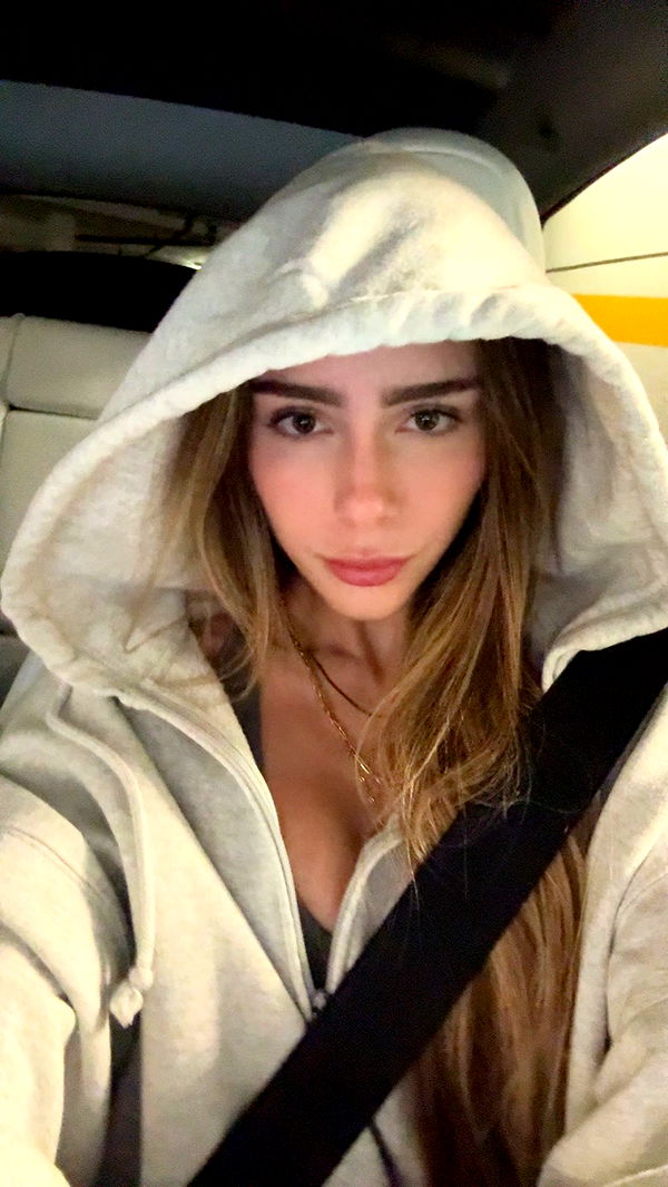 meelahrobbins image ~ Altpins