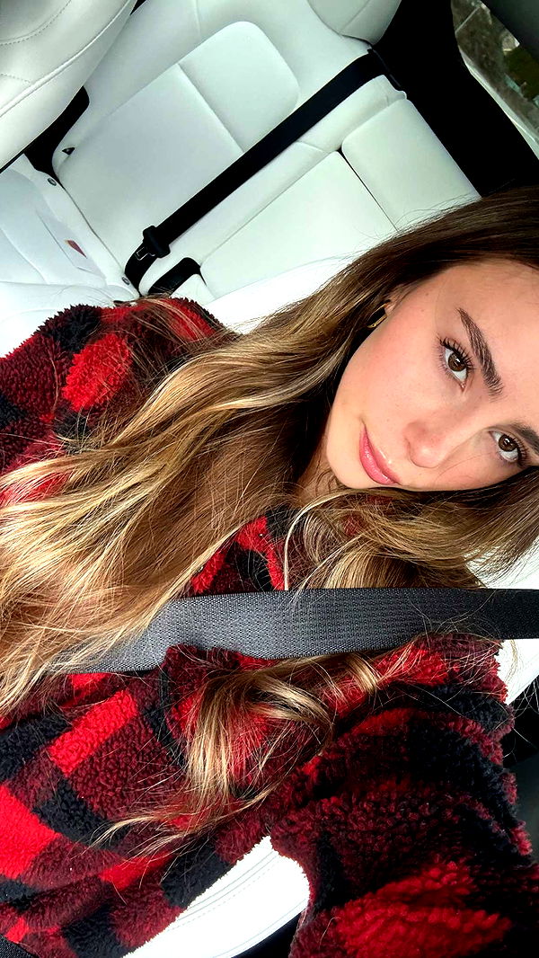 meelahrobbins image ~ Altpins