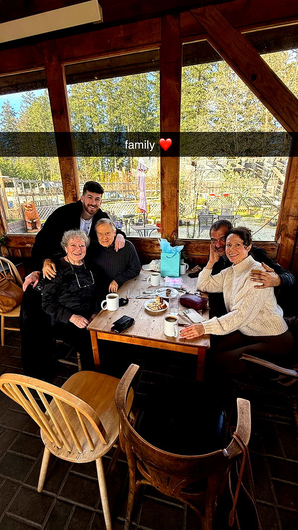 meelahrobbins image ~ Altpins