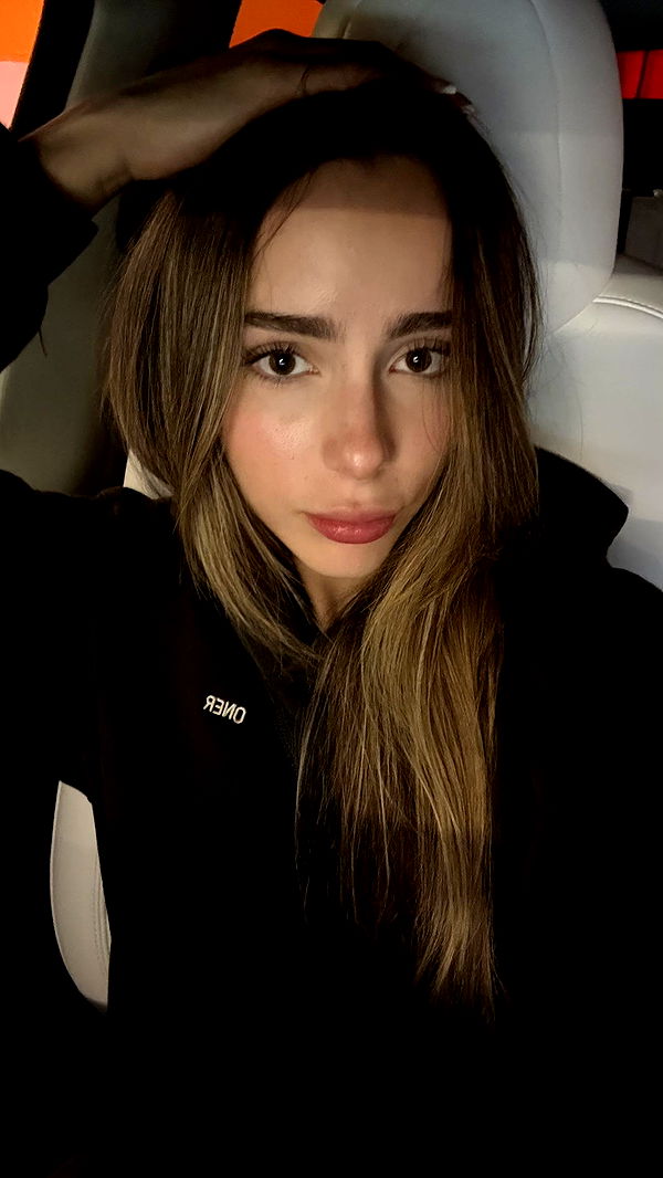 meelahrobbins image ~ Altpins