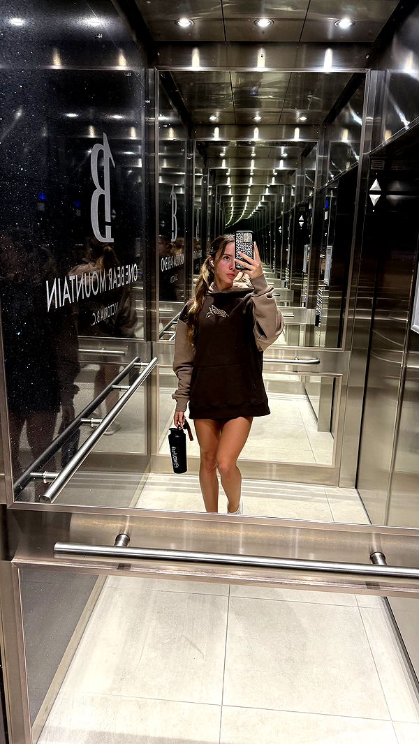 meelahrobbins image ~ Altpins