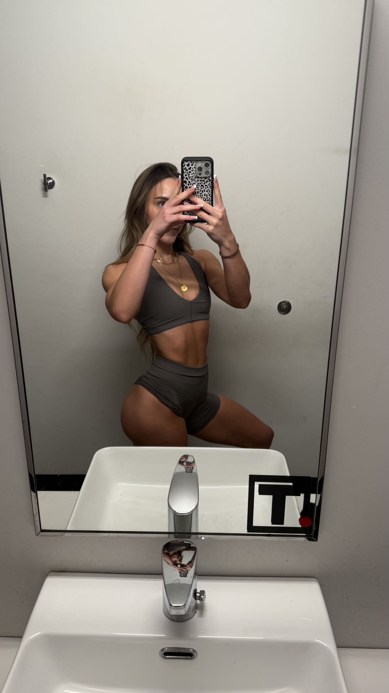 meelahrobbins snapchat image archive image