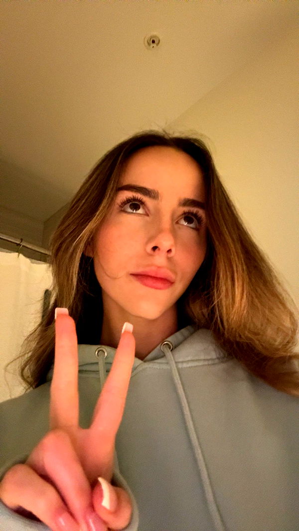 meelahrobbins image ~ Altpins