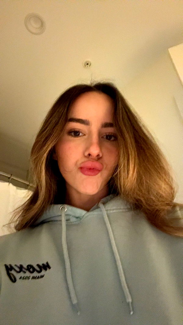 meelahrobbins image ~ Altpins