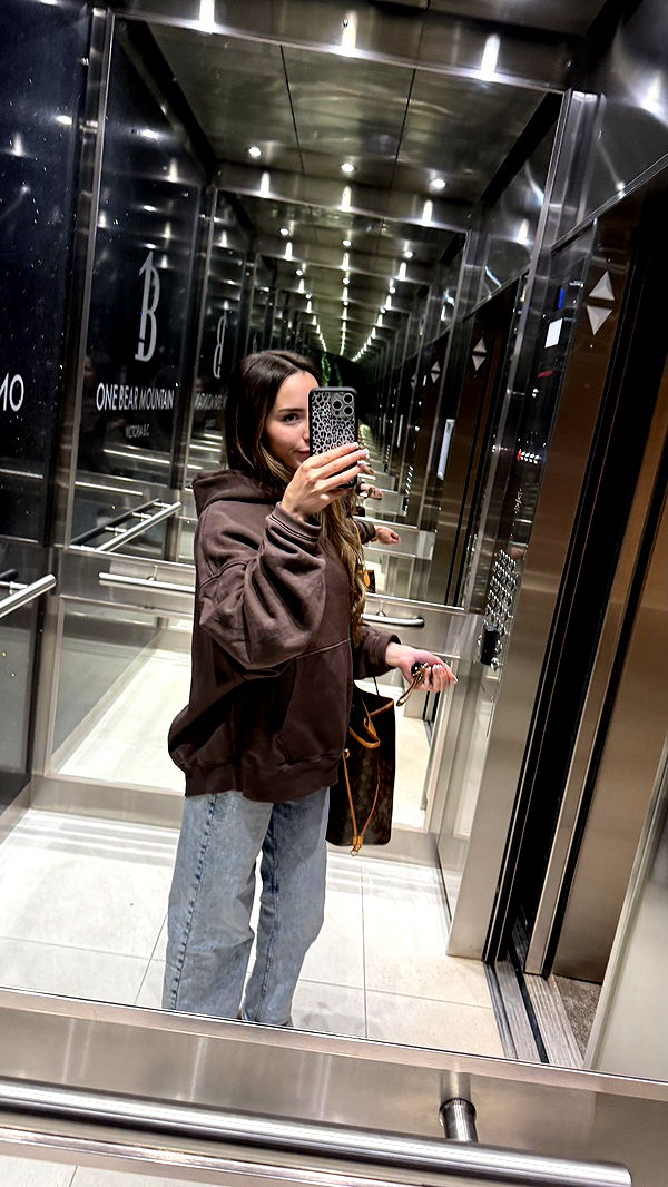 meelahrobbins image ~ Altpins