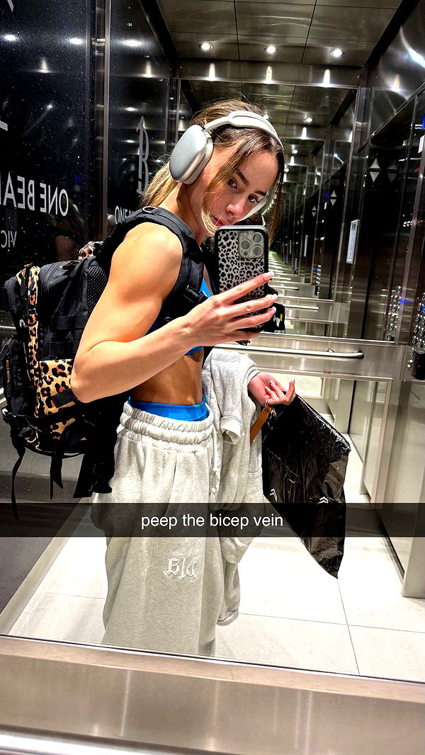 meelahrobbins image ~ Altpins